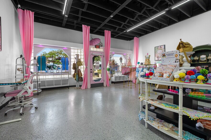 More Photos Of 333 S Commercial St, Aransas Pass Storefront For Sale
