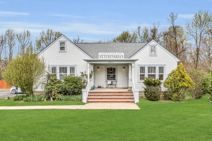 More Photos Of 261 Rt 34, Colts Neck Veterinarian Kennel For Sale