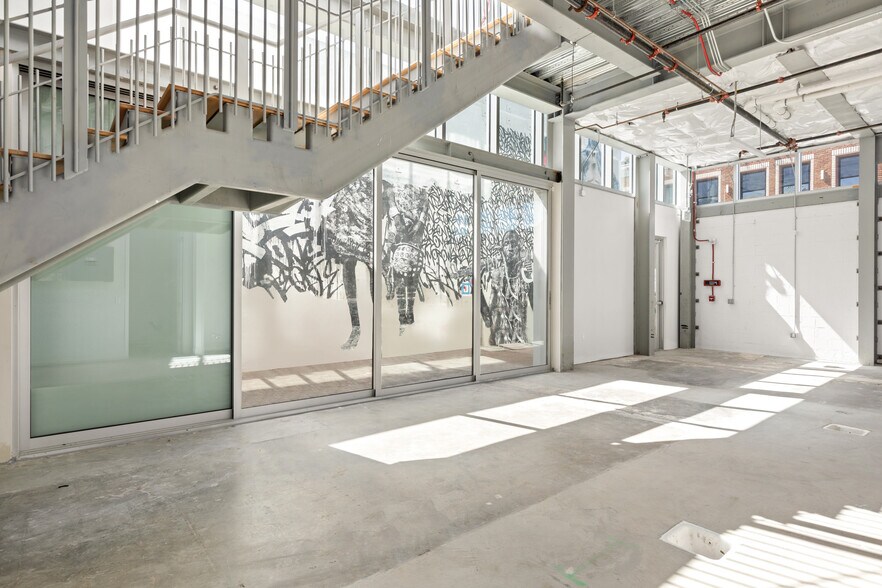 More Photos Of 78 Market, Venice Restaurant For Lease