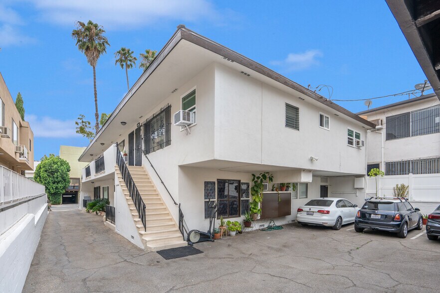 More Photos Of 1010 N Orange Grove Ave, West Hollywood Apartments For Sale