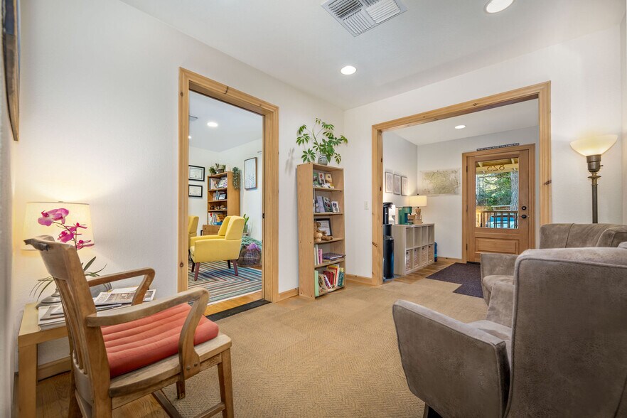 More Photos Of 825 Zion St, Nevada City Office For Sale