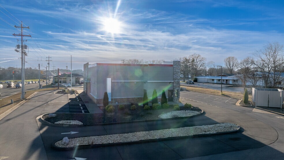 More Photos Of 103 N Military St, Loretto Fast Food For Sale