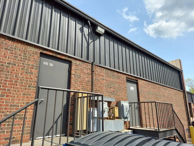 More Photos Of 625 Hutton St, Raleigh Showroom For Lease