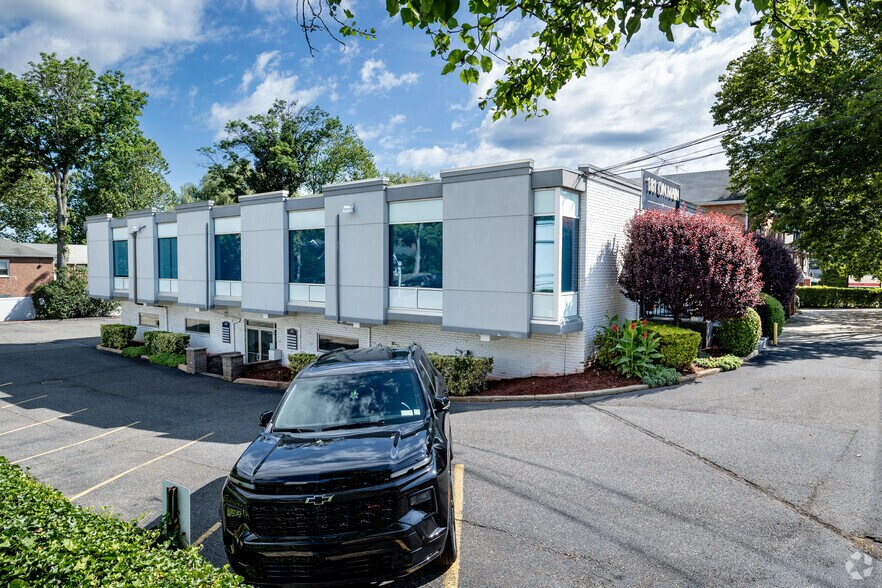 More Photos Of 181 Main St, Huntington Medical For Lease