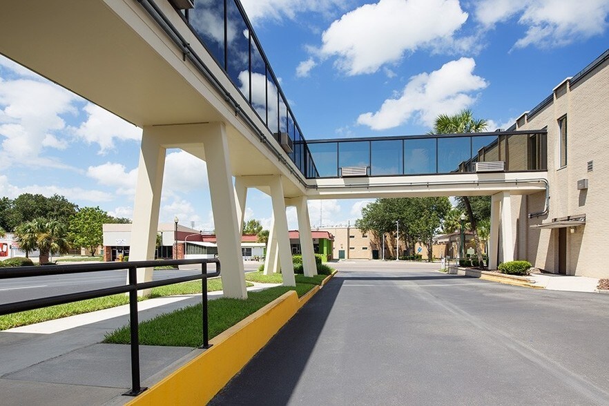 More Photos Of 201 S Ohio Ave, Live Oak Bank For Lease