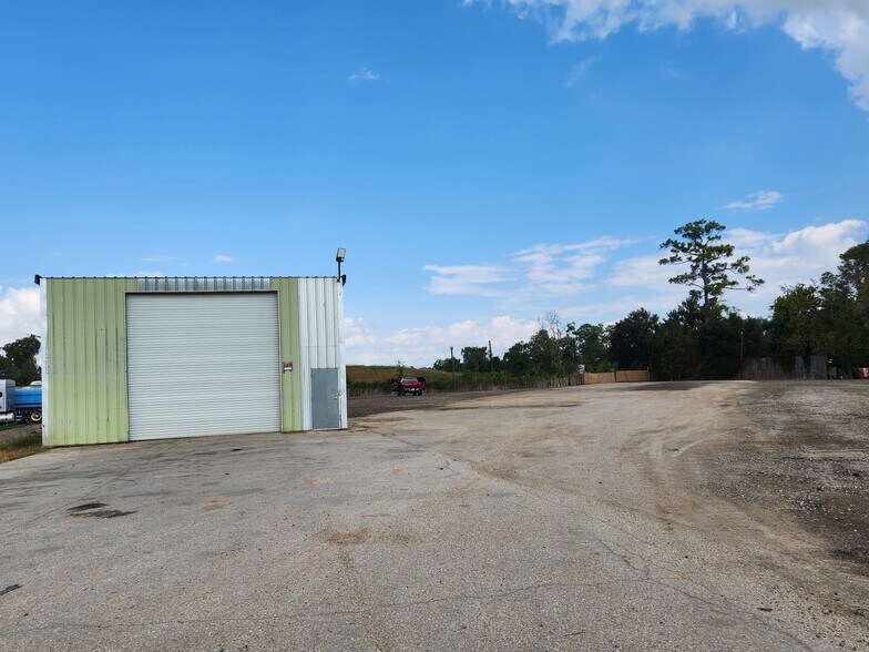 More Photos Of 8627 E Mt Houston Rd, Houston Warehouse For Lease