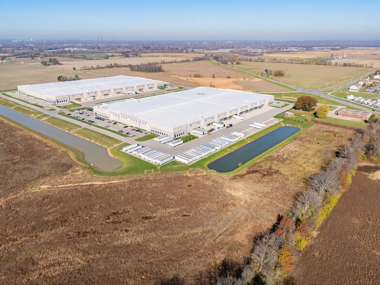 More Photos Of 6111-6121 Bixby Rd, Canal Winchester Distribution For Lease