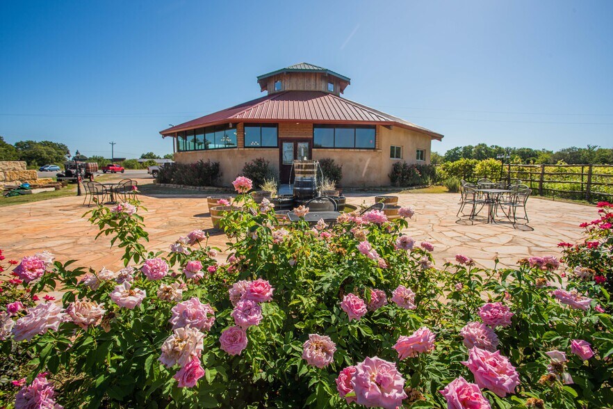More Photos Of 10207 E Hwy 290, Fredericksburg Freestanding For Sale
