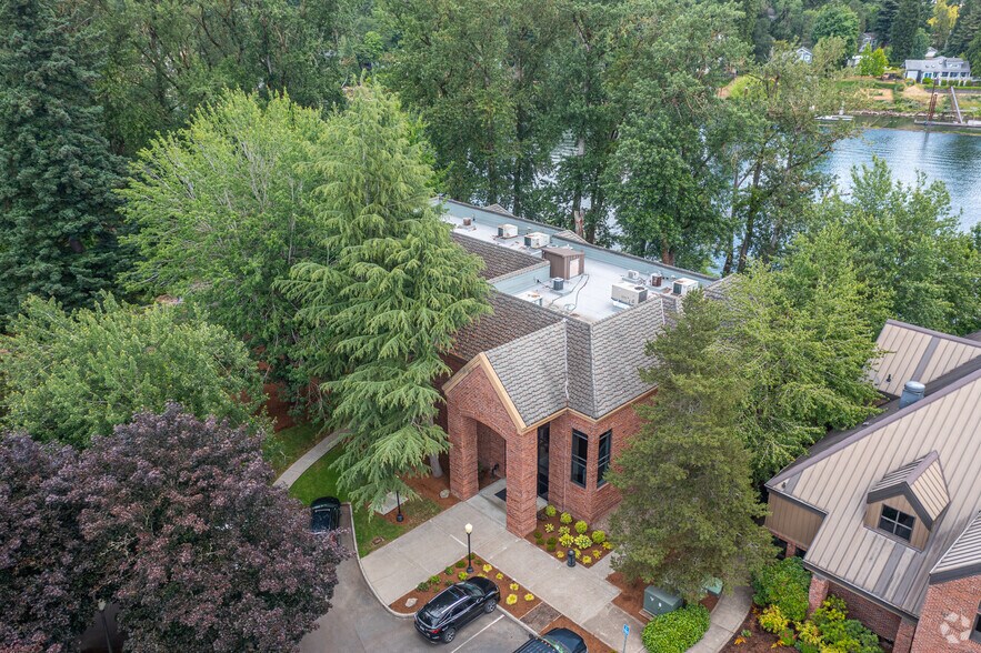 More Photos Of 300 Oswego Pointe Dr, Lake Oswego Office For Lease