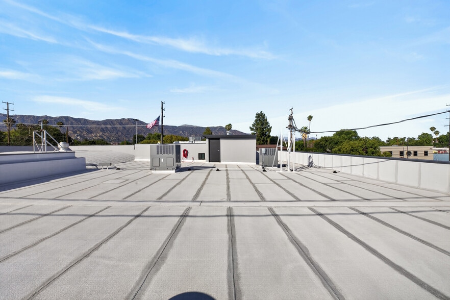 More Photos Of 703 S Main St, Burbank Showroom For Sale