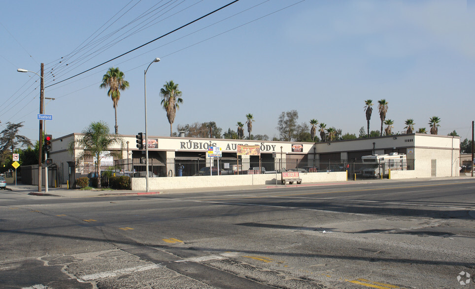 Primary Photo Of 11589 Tuxford St, Sun Valley Auto Repair For Lease