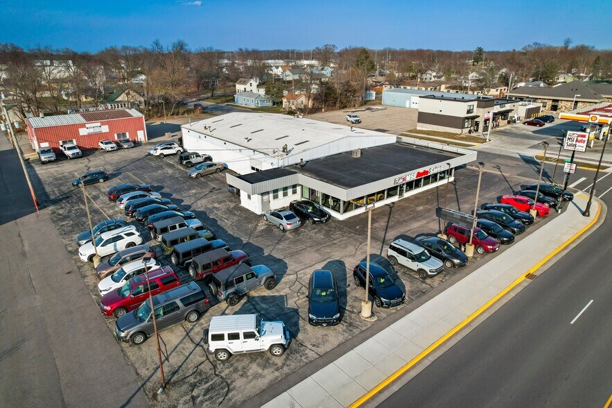 More Photos Of 515 E Wisconsin St, Portage Auto Dealership For Sale