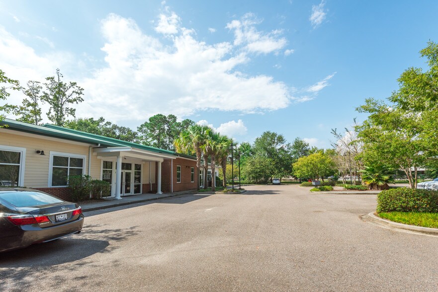 More Photos Of 897 Von Kolnitz Rd, Mount Pleasant Medical For Lease