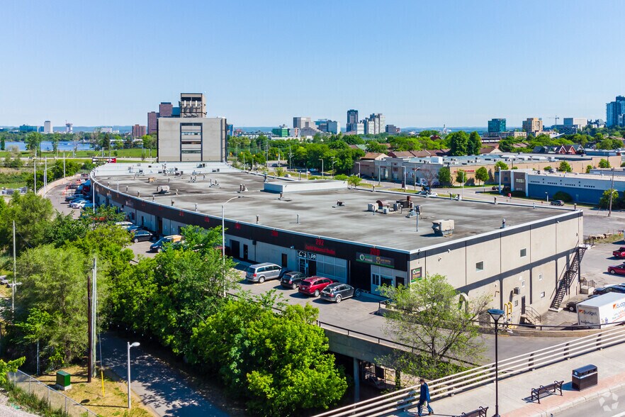 More Photos Of 250 City Centre Ave, Ottawa Warehouse For Lease