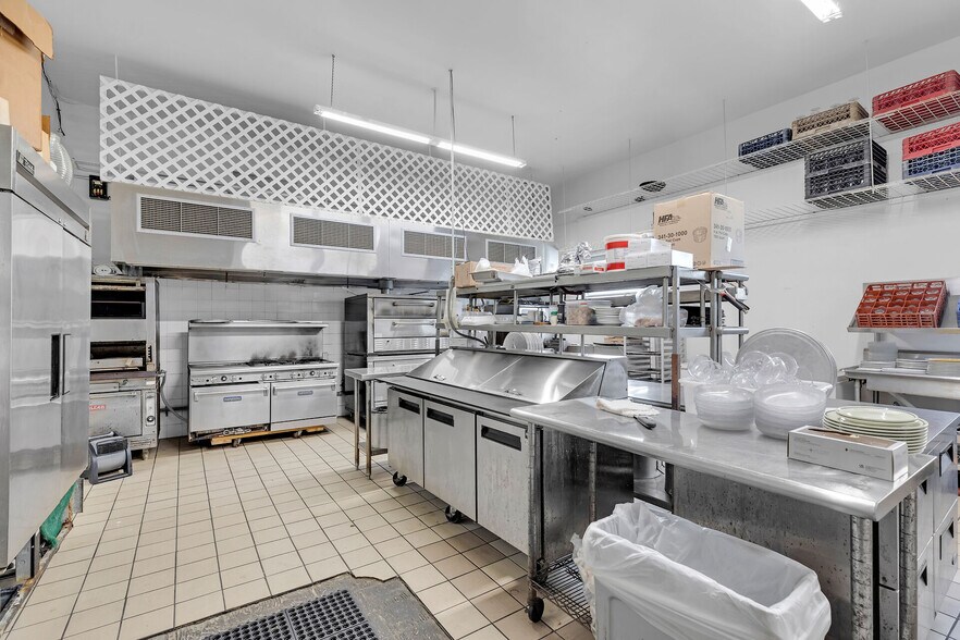 More Photos Of 700 Ocean Dr, Key Colony Beach Restaurant For Sale