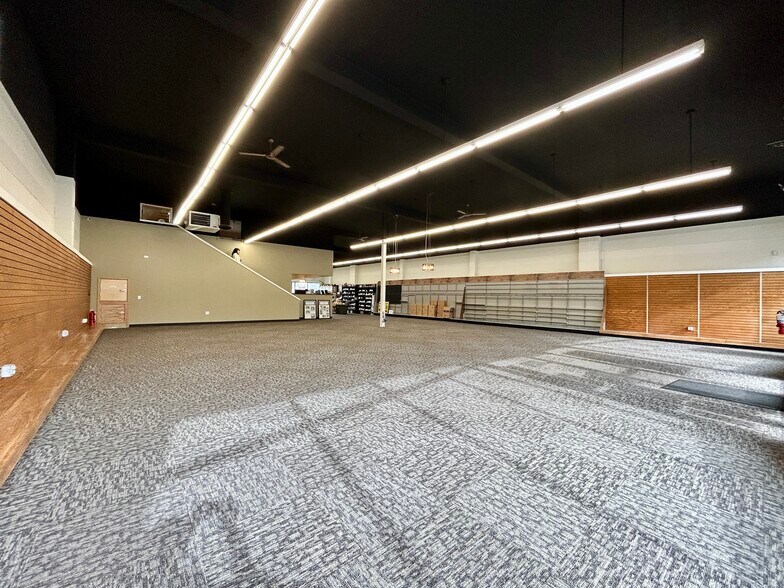 More Photos Of 221 S 1st St, Mount Vernon General Retail For Lease