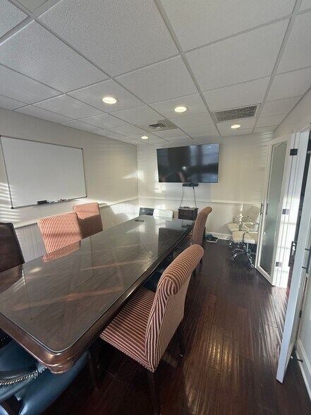 More Photos Of 1680-1684 Metropolitan Cir, Tallahassee Loft Creative Space For Lease