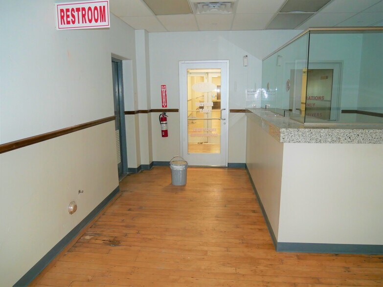 More Photos Of 105 Maple St, Rossville Light Distribution For Sale