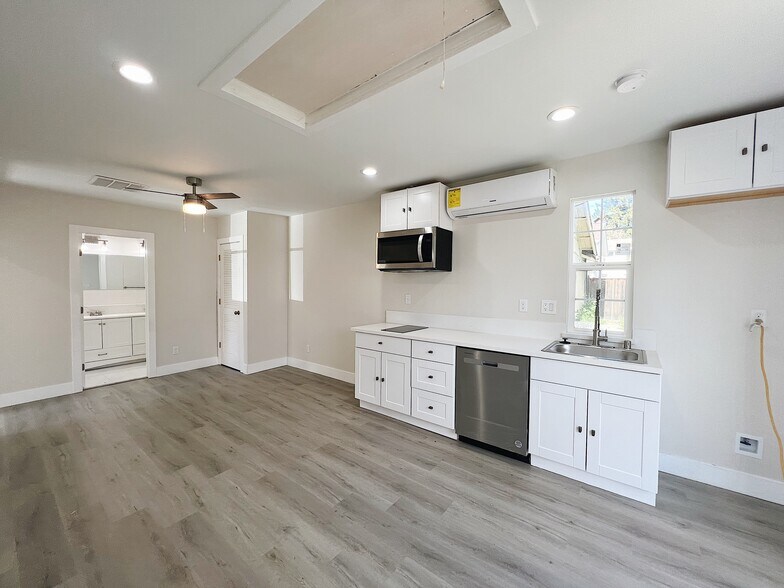 More Photos Of 301 Rivergate Way, Sacramento Multifamily For Sale