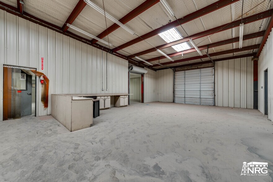 More Photos Of 2818 W 42nd St, Odessa Warehouse For Lease