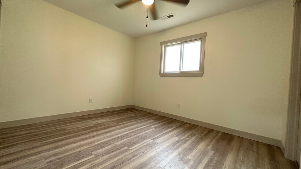 More Photos Of 326 W Kenwood Dr, Bloomington Apartments For Sale