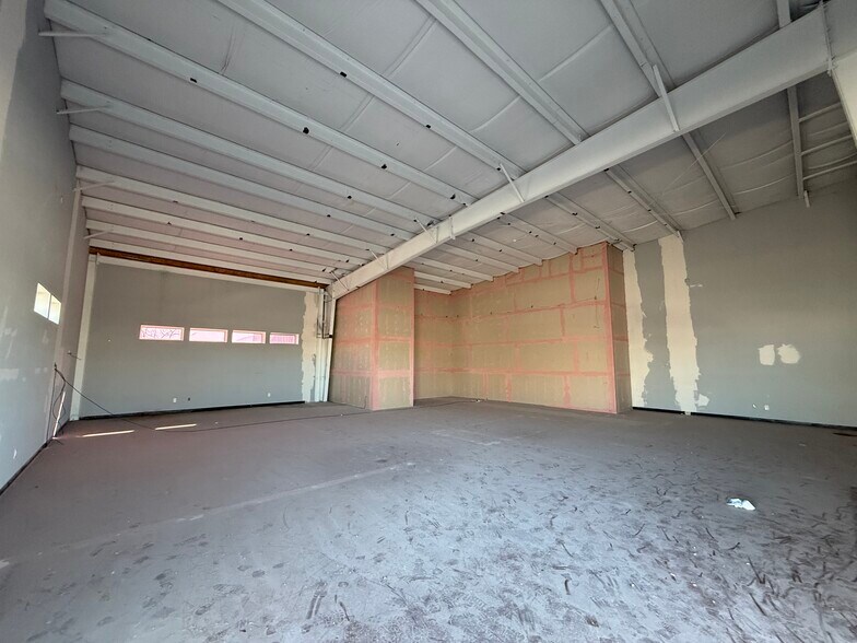 More Photos Of 1895 Appaloosa Dr, Sunland Park Showroom For Lease