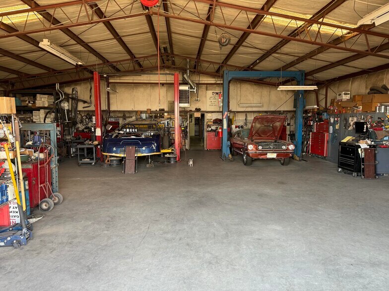 More Photos Of 950 Western Knolls Ave, Beaumont Industrial For Sale