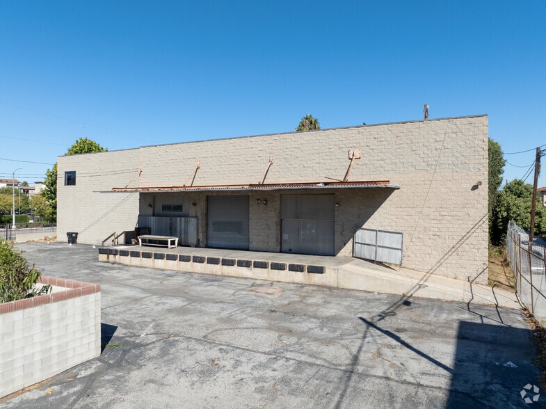 More Photos Of 314 N Wilmington Blvd & 915 W C St, Wilmington Showroom For Lease