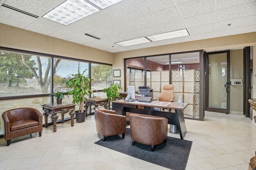 More Photos Of 941 Hillwind Rd NE, Minneapolis Medical For Sale