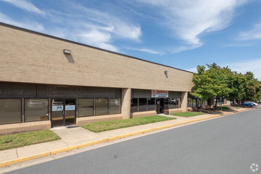 More Photos Of 4124 Walney Rd, Chantilly Research And Development For Lease