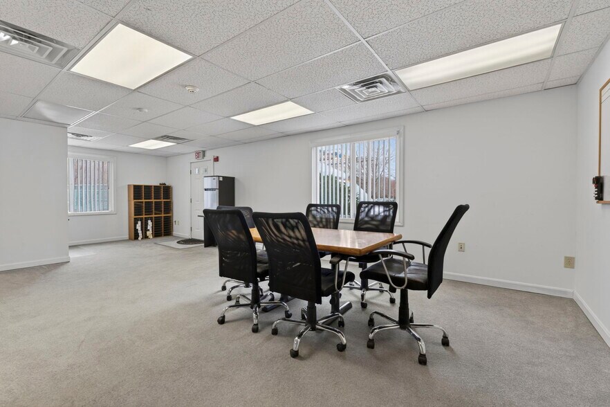 More Photos Of 24 Stickney Ter, Hampton Office For Sale