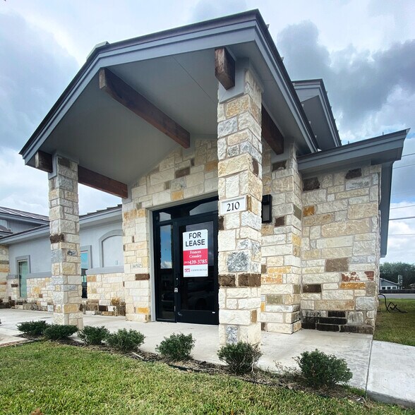 More Photos Of 2200 N AW Grimes, Round Rock Medical For Lease