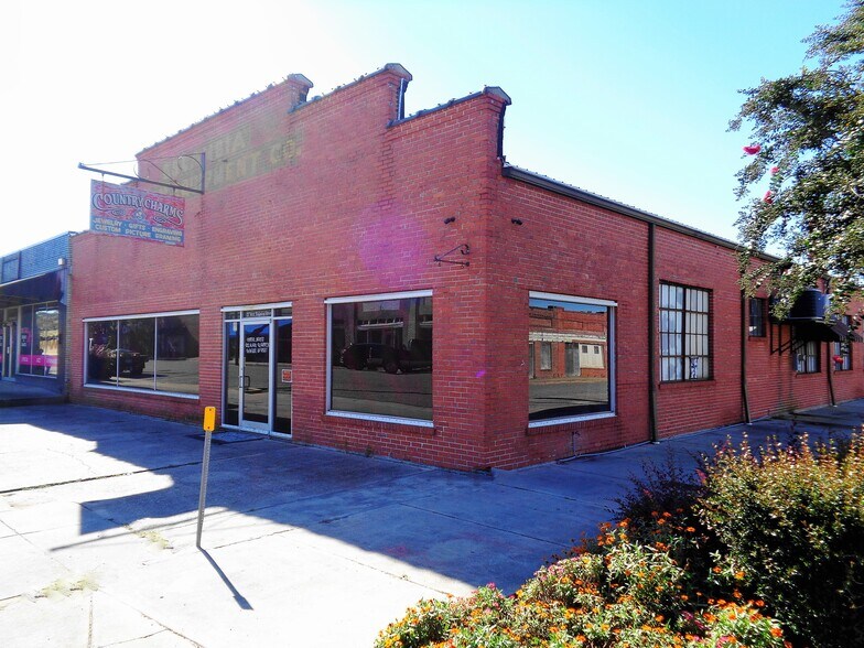 More Photos Of 111 W Ridgeley St, Atmore Storefront For Sale