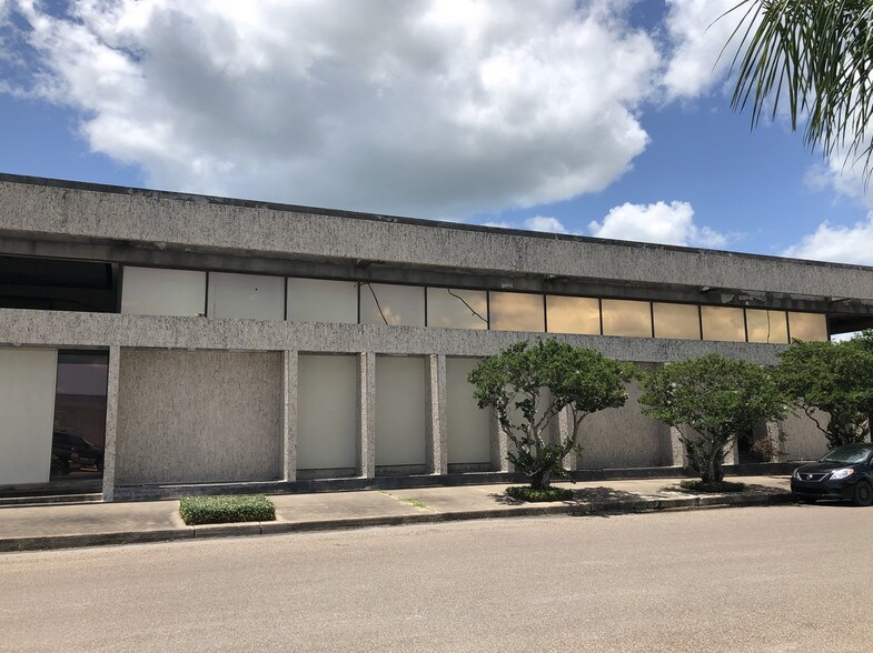 More Photos Of 422 E Avenue B, Robstown Medical For Lease