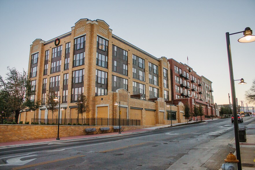 More Photos Of 195 W Davis St, Dallas Apartments For Lease