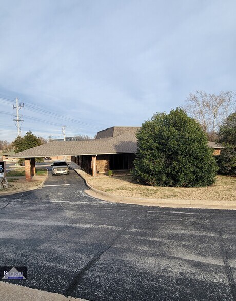 More Photos Of 3111 McClelland Blvd., Joplin Office For Sale