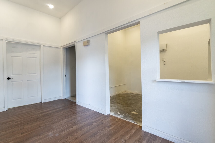 More Photos Of 14041 N Florida Ave, Tampa Auto Dealership For Sale