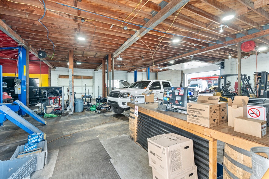 More Photos Of 803 Mcarthur St, Manchester Warehouse For Sale