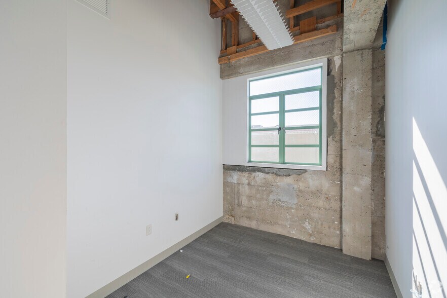 More Photos Of 380 Washington St, Oakland Unknown For Lease