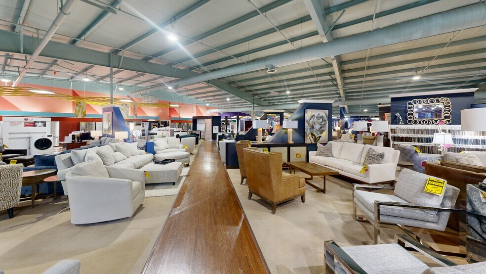 More Photos Of 2013 N 13th St, Rogers Freestanding For Sale