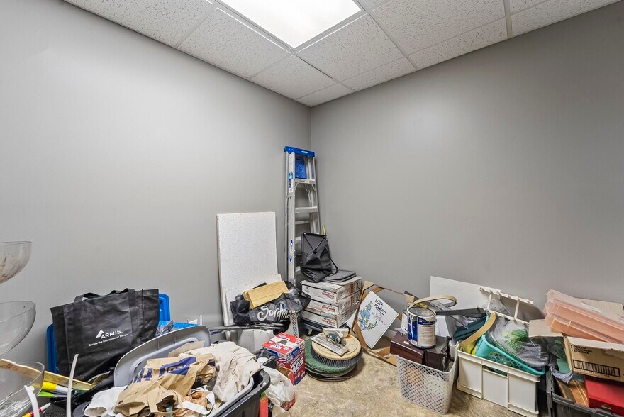 More Photos Of 909-911 Milton Rd, Alton Flex For Sale