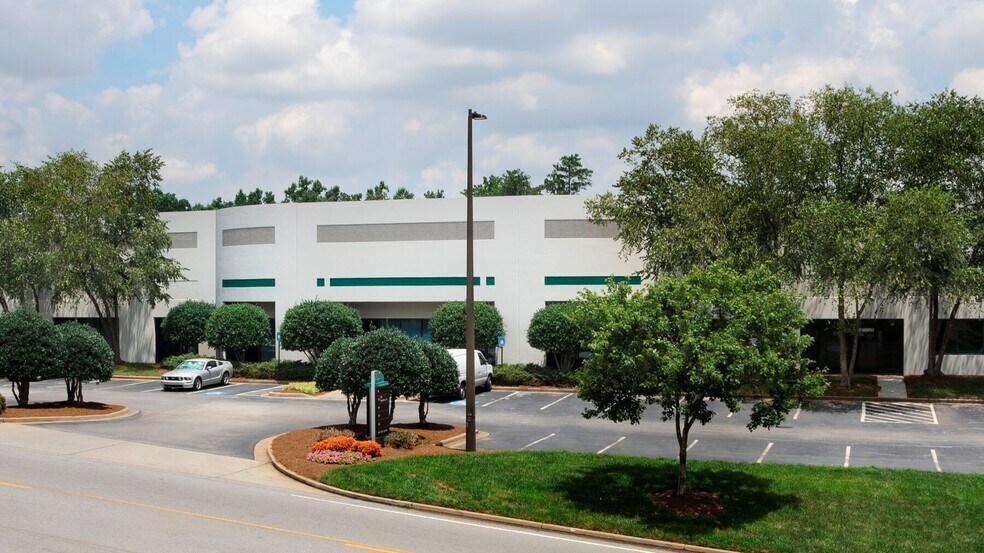 More Photos Of 560 Atlanta S Pky, College Park Unknown For Lease