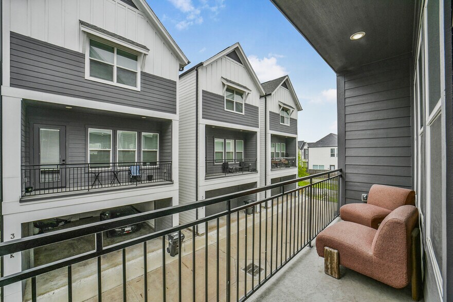 More Photos Of 316 Thornton Rd, Houston Apartments For Sale
