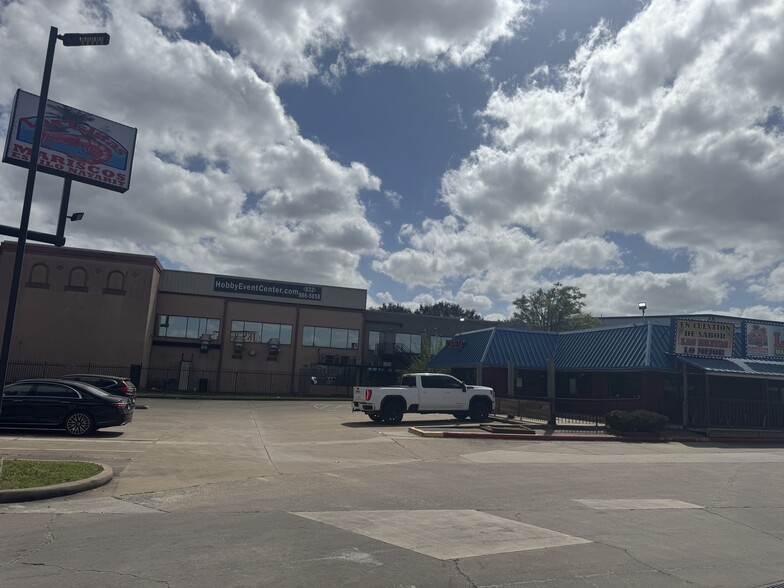More Photos Of 9902 Gulf Fwy, Houston Restaurant For Sale