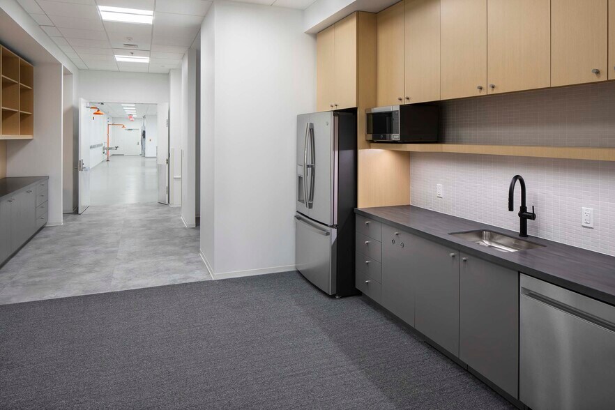 More Photos Of 6200 Seaforth St, Baltimore Flex For Sale