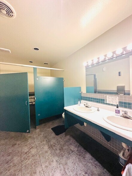 More Photos Of 1781 McGaw Ave, Irvine Warehouse For Lease