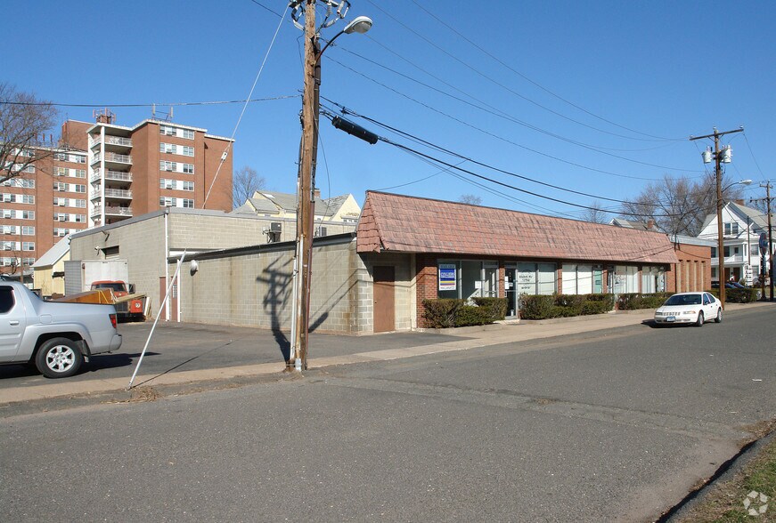 More Photos Of 73-77 Connecticut Blvd, East Hartford Freestanding For Lease