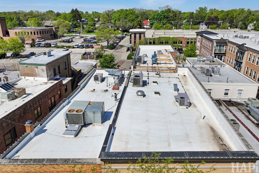 More Photos Of 545-547 N Milwaukee Ave, Libertyville General Retail For Sale