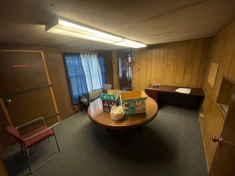 More Photos Of 1600 S Clinton Ave, Dunn Warehouse For Sale