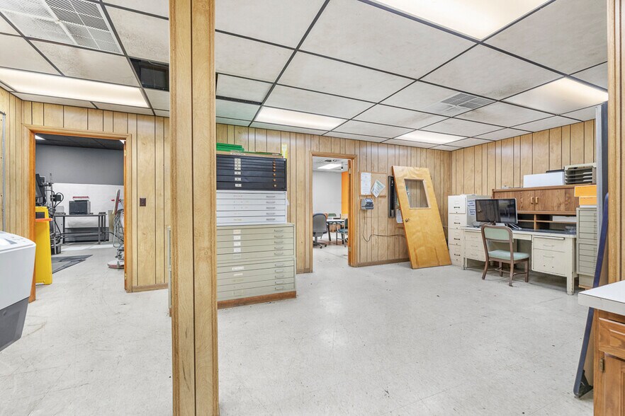 More Photos Of 14924 Beloit Snodes Rd, Beloit Manufacturing For Lease